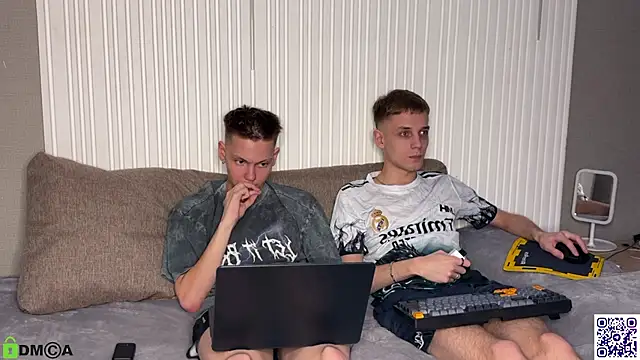 Snapshot of Eaton_ chatting on 10/30/25, 04:30 Eaton  online show from 10/30/25, 04:30