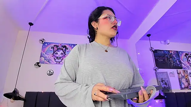 SabrinaV  online show from 05/04/26, 11:28
