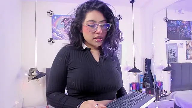 Snapshot of SabrinaV_ chatting on 07/04/26, 11:27 SabrinaV online show from 07/04/26, 11:27
