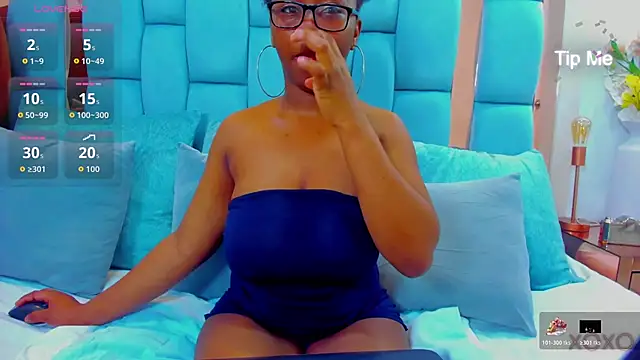 hazellanee online show from 04/20/26, 12:02