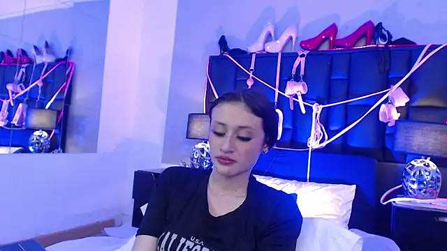 Snapshot of Emily_Swiftt chatting on 10/23/25, 07:29 Emily Swiftt online show from 10/23/25, 07:29