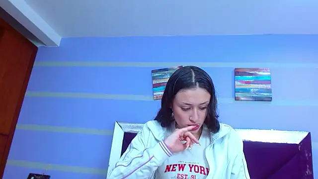 Snapshot of Emily_Swiftt chatting on 11/15/25, 03:37 Emily Swiftt online show from 11/15/25, 03:37