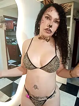 Lina 444 online show from 10/31/25, 10:33