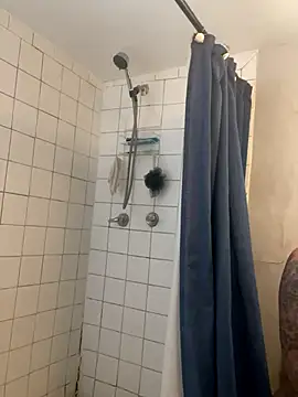 Snapshot of QUEENCALIMOD chatting on 10/19/25, 04:29 QUEENCALIMOD online show from 10/19/25, 04:29