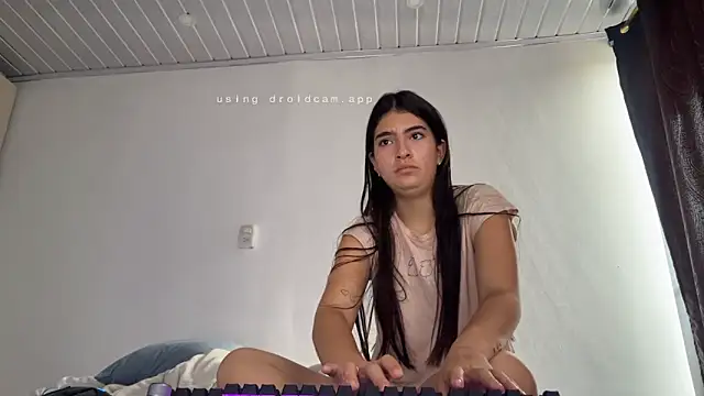 Snapshot of vipxxx2 chatting on 10/23/25, 03:11 vipxxx2 online show from 10/23/25, 03:11