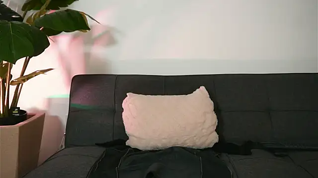 Snapshot of chrizmacgregor chatting on 07/31/26, 02:22 chrizmacgregor online show from 07/31/26, 02:22
