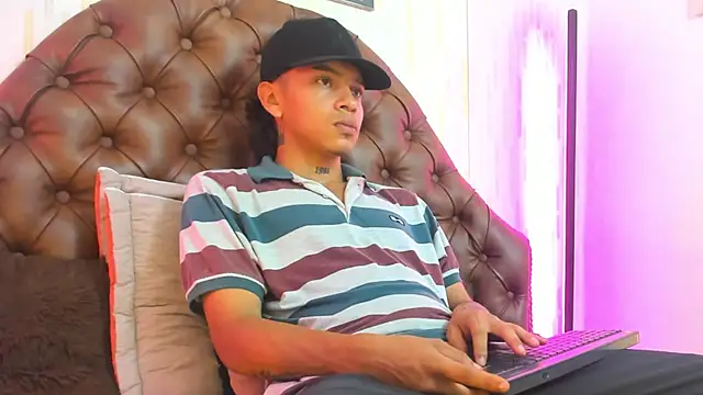 Snapshot of noah_blake0 chatting on 09/25/25, 02:48 noah blake0 online show from 09/25/25, 02:48