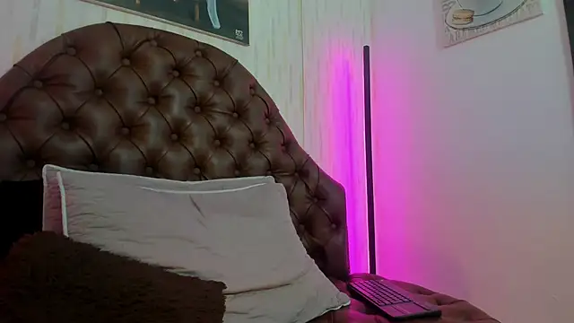 Snapshot of noah_blake0 chatting on 09/30/25, 02:38 noah blake0 online show from 09/30/25, 02:38