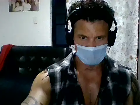 Snapshot of XavierFox1 chatting on 09/18/25, 01:51 XavierFox1 online show from 09/18/25, 01:51