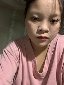 Snapshot of -Miraa- chatting on 09/21/25, 10:33 -Miraa- online show from 09/21/25, 10:33