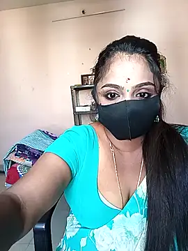 Snapshot of queendivya chatting on 05/06/26, 03:24 queendivya online show from 05/06/26, 03:24
