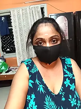 Snapshot of queendivya chatting on 05/13/26, 05:10 queendivya online show from 05/13/26, 05:10