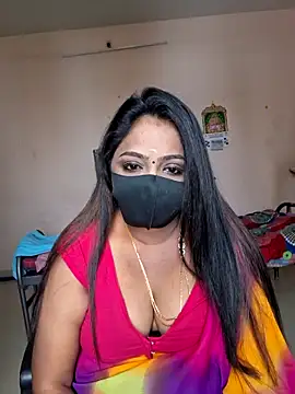 Snapshot of queendivya chatting on 05/19/26, 04:30 queendivya online show from 05/19/26, 04:30