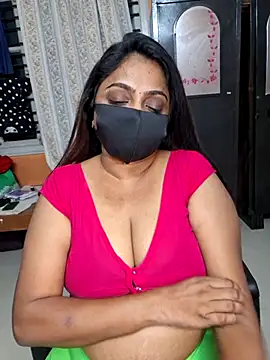 Snapshot of queendivya chatting on 05/19/26, 04:46 queendivya online show from 05/19/26, 04:46