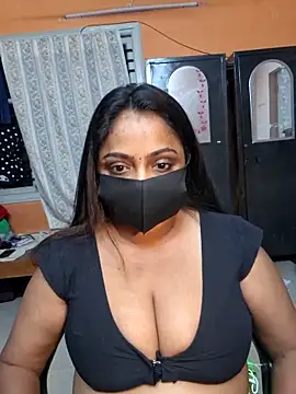 Snapshot of queendivya chatting on 05/20/26, 06:03 queendivya online show from 05/20/26, 06:03