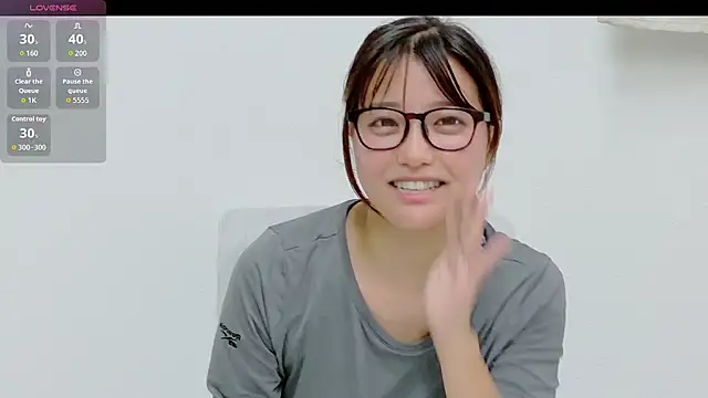 Snapshot of OnigiriJapan chatting on 10/20/25, 03:51 OnigiriJapan online show from 10/20/25, 03:51