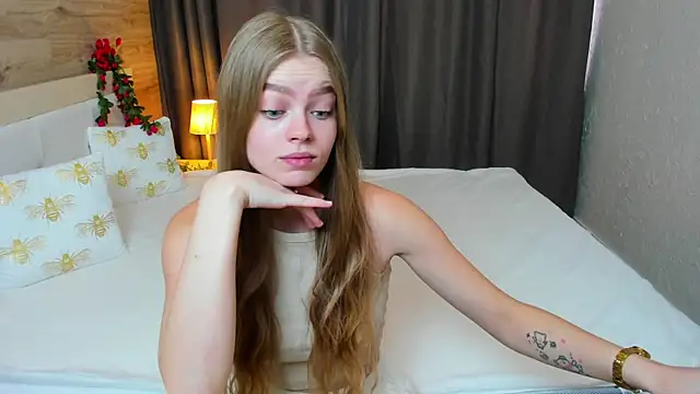 Snapshot of Alisa_Glamour chatting on 09/25/25, 12:09 Alisa Glamour online show from 09/25/25, 12:09