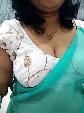 Snapshot of divya-jannu chatting on 10/17/25, 06:10 divya-jannu online show from 10/17/25, 06:10