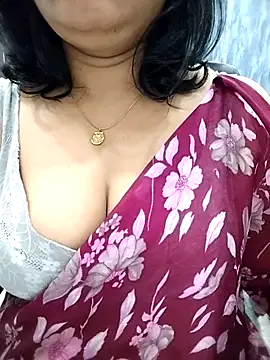 Snapshot of divya-jannu chatting on 10/18/25, 05:35 divya-jannu online show from 10/18/25, 05:35