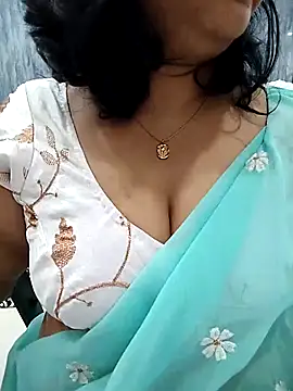 Snapshot of divya-jannu chatting on 10/20/25, 07:03 divya-jannu online show from 10/20/25, 07:03