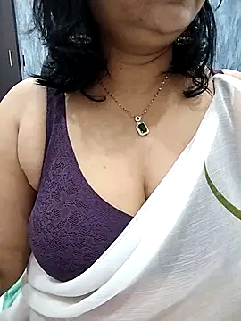 Snapshot of divya-jannu chatting on 10/22/25, 06:07 divya-jannu online show from 10/22/25, 06:07