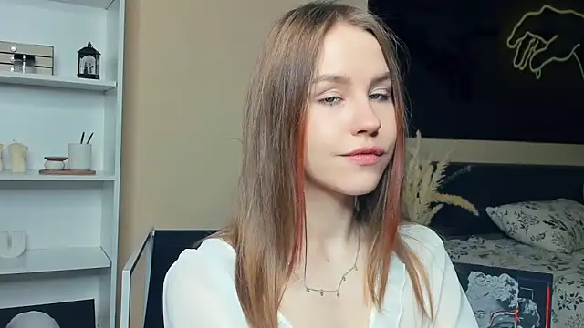 Snapshot of MaliaBourraine chatting on 05/13/26, 07:17 MaliaBourraine online show from 05/13/26, 07:17