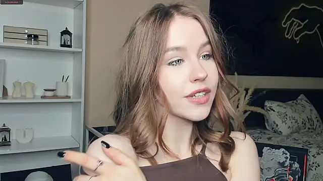 Snapshot of MaliaBourraine chatting on 05/17/26, 07:28 MaliaBourraine online show from 05/17/26, 07:28