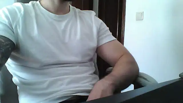 Snapshot of yourfantasy777 chatting on 07/01/26, 03:45 yourfantasy777 online show from 07/01/26, 03:45