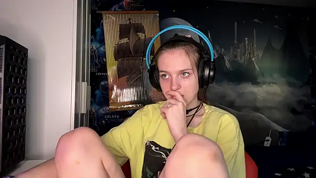 Snapshot of Elira_Breeze chatting on 11/02/25, 12:18 Elira Breeze online show from 11/02/25, 12:18