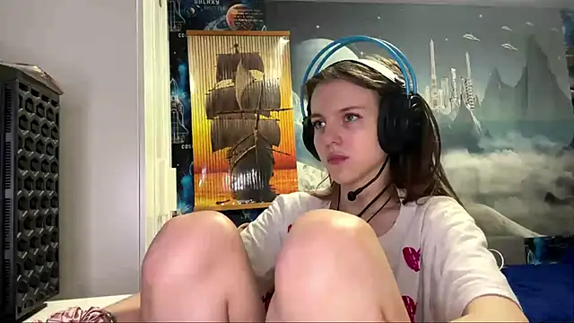 Elira Breeze online show from 12/03/25, 12:47