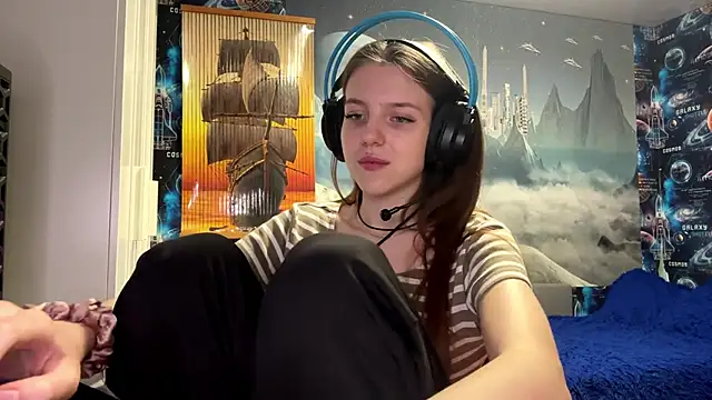 Elira Breeze online show from 12/05/25, 02:58