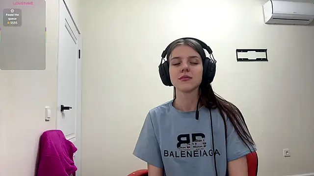 Elira Breeze online show from 02/03/26, 01:16