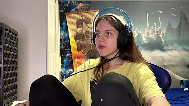 Elira Breeze online show from 03/11/26, 02:56