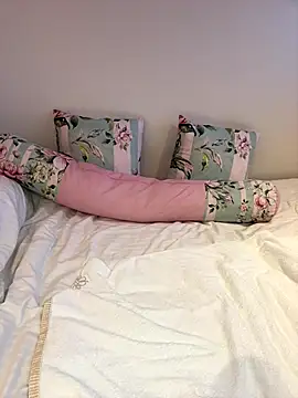 Yua nyan cute online show from 09/30/25, 12:54