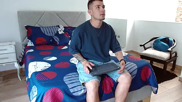 BooyHott  online show from 09/23/25, 07:06