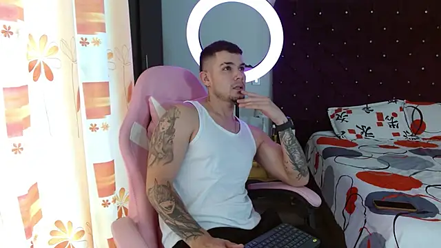 BooyHott  online show from 10/31/25, 06:53