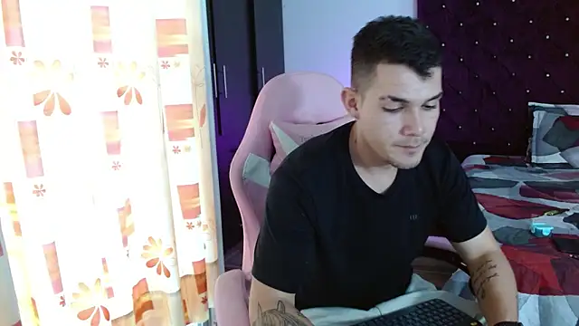 BooyHott  online show from 11/21/25, 07:34