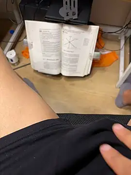 leeyoung  online show from 10/04/25, 02:15