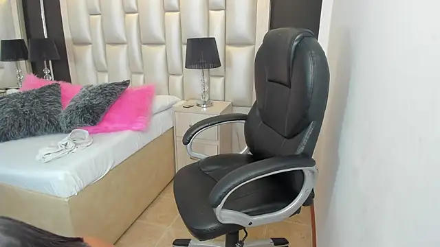 LuisaJonnes  online show from 11/29/25, 05:27