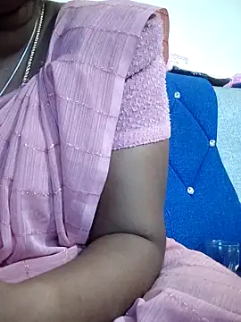 Snapshot of sweetqueen143 chatting on 10/03/25, 05:54 sweetqueen143 online show from 10/03/25, 05:54