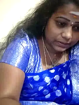 Snapshot of sweetqueen143 chatting on 10/14/25, 05:03 sweetqueen143 online show from 10/14/25, 05:03