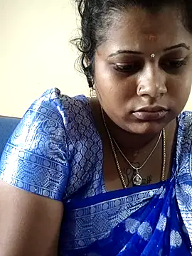 Snapshot of sweetqueen143 chatting on 10/15/25, 05:07 sweetqueen143 online show from 10/15/25, 05:07