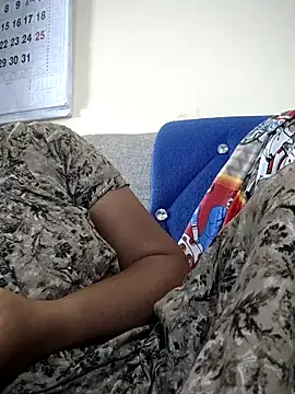 sweetqueen143 online show from 11/17/25, 02:39