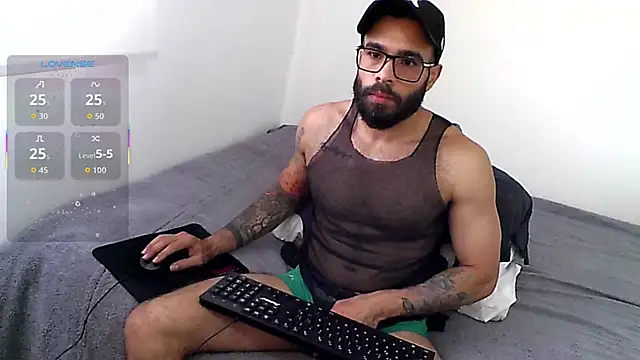 Snapshot of htrebor87 chatting on 10/15/25, 06:52 htrebor87 online show from 10/15/25, 06:52