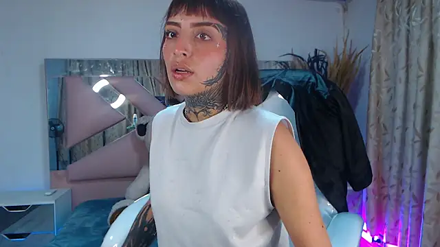 Gyal 8  online show from 10/10/25, 03:16