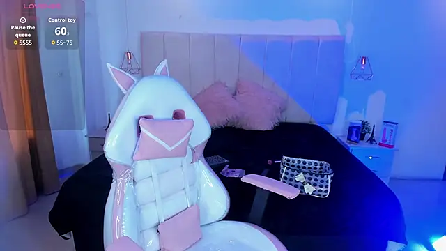 Gyal 8  online show from 11/24/25, 07:57