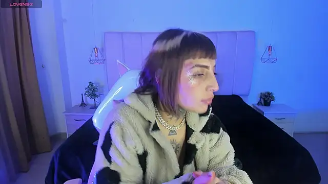 Gyal 8  online show from 12/23/25, 03:37