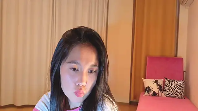 Snapshot of Reina__chan chatting on 09/21/25, 06:20 Reina chan online show from 09/21/25, 06:20