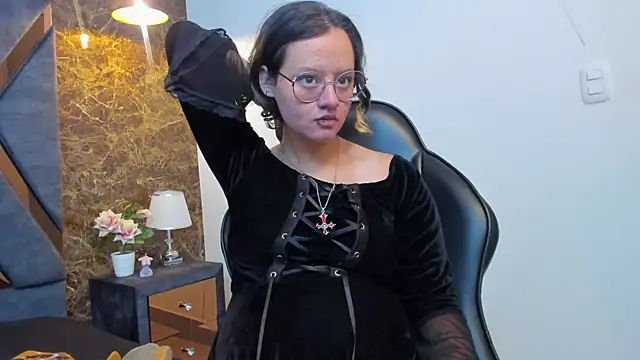 Asami Hattori online show from 10/18/25, 11:33
