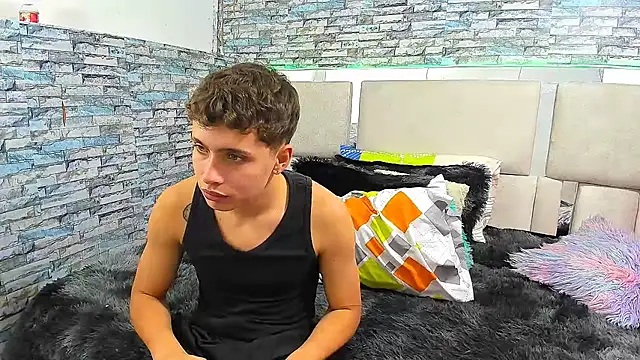 Julian wolf18 online show from 09/25/25, 03:05